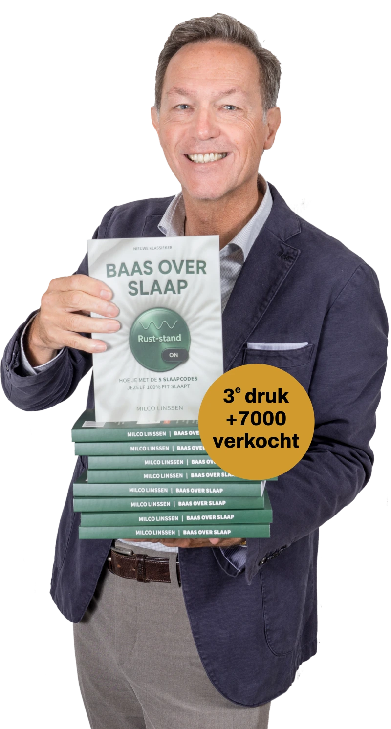 Milco Linssen met het boek Baas over slaap, 3e druk